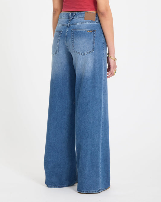 Stoned Boyfriend Low Rise Jeans - Worn Light Blue